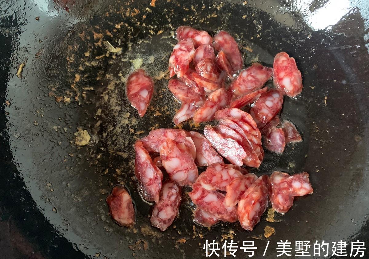 土豆|这是一道焖饭,腊肠搭配土豆,好吃还营养