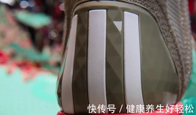 rose4 4大科技加持单只才348克这就是阿迪顶级实战鞋的能力吗!