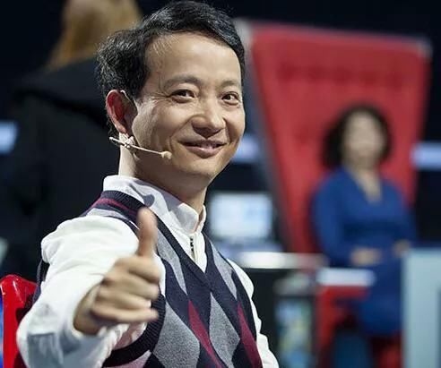 乐嘉首次公开露面，直播间潸然泪下，对《超级演说家》余怒未消