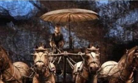 设计|秦始皇铜车马上的那把伞,才是最为逆天的设计