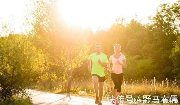 握力|50岁是寿命“决定期”,此时身体还有5个表现,是长寿征兆