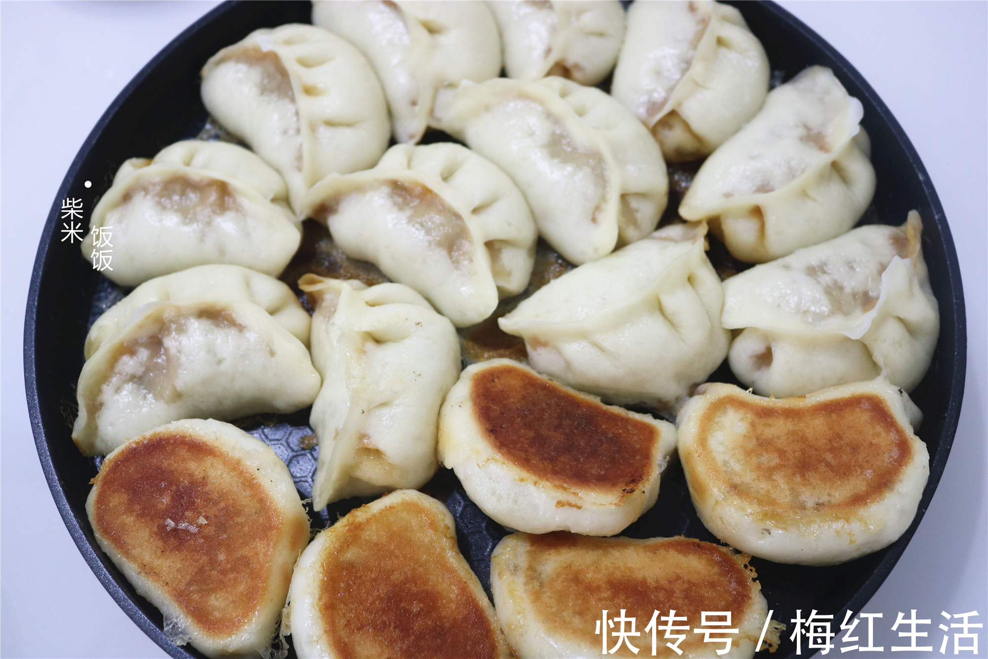 老米|早餐给家人做了水煎包,香软多汁,搭配黑米粥,吃得特舒服