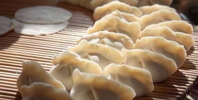 入秋后，就馋这个馅的饺子，东北人就好这一口，比萝卜韭菜鲜多了