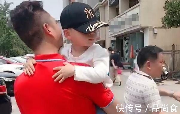 孙子|超时髦姥爷带孙子遛弯火了,网友:不让姥姥省心的姥爷