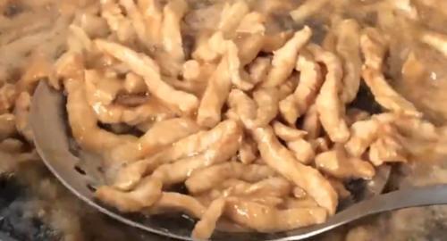 “京酱肉丝”做法简单，老百姓的家常菜，酱香味美，全家人抢着吃