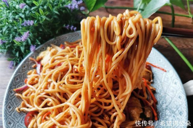 炒面|鸡蛋炒面小技巧,这几步做对了,面条劲道,不粘锅,根根分明清爽