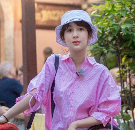 中餐廳節目剛剛播出一集,她的微博“淪陷”,網友謾罵不止