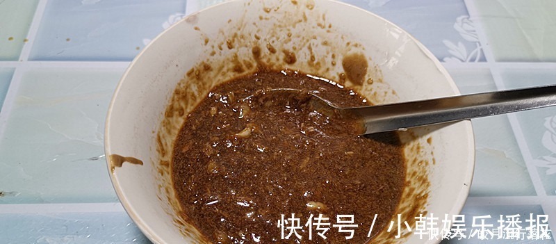 凉拌茄子|此菜是“降血压之王”,中老年人要常吃,一蒸一拌浇上料汁,真香!