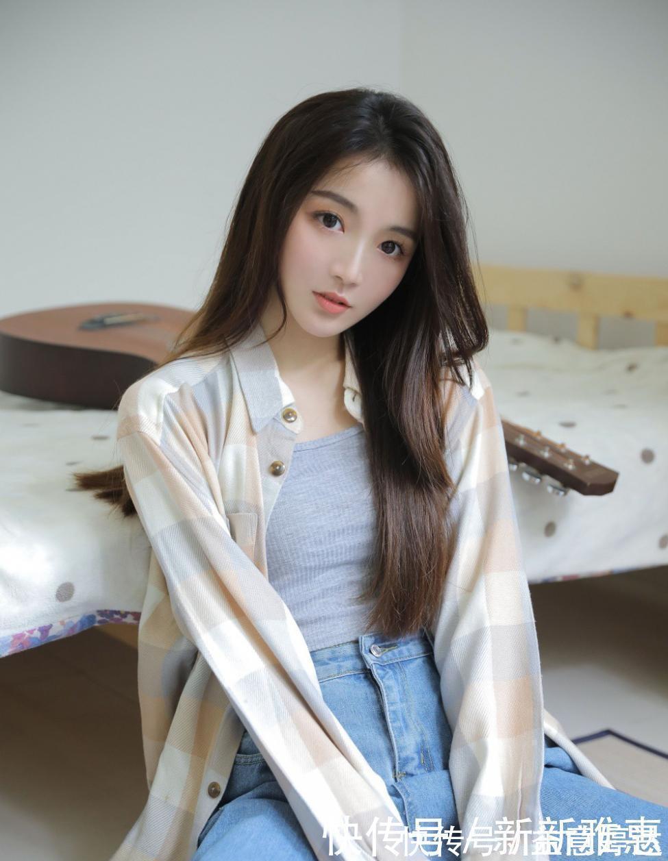 性感|花季少女告诉你什么是清纯的性感,吊带背心牛仔裤穿出不一样的美