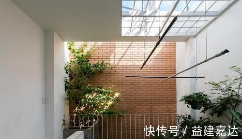 复式|一家3口卖掉城里房子,回农村花2年建栋复式,现在的家又大又舒服