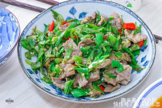 堂姐过生日，妈妈花一百多块钱做了一桌菜，大伙都吃嗨了！