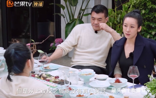 陈建斌|老公弯腰给秦海璐穿鞋，蒋勤勤3度不给老公面子，撒娇女人最好命