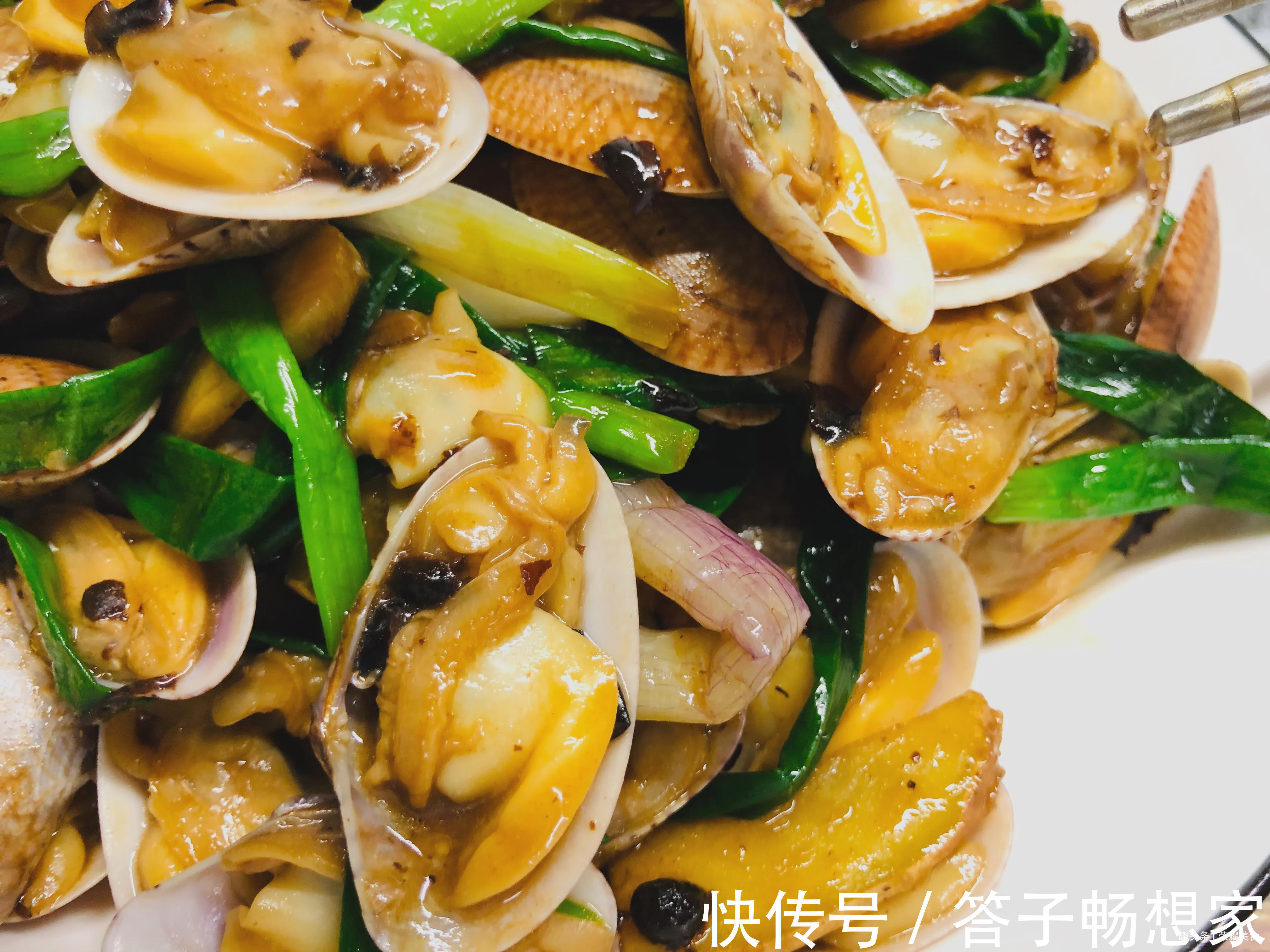 炒花甲很简单，用一个方法，就再也不怕吃到泥和沙子，学习一下吧