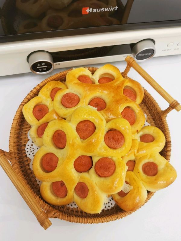 可可爱爱花朵肠仔包