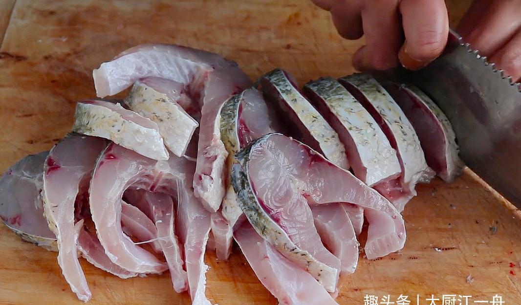 草鱼|草鱼怎么做才好吃?这样一次炖一锅不嫌多,出锅后连汤汁都不剩