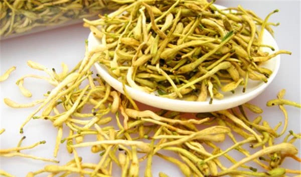 便秘|山楂加它泡水喝，隔天拉出“宿便”，便秘通了气色好，比跳绳管用