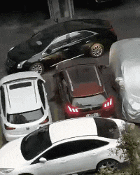 |搞笑GIF:不同年龄女人走路的区别