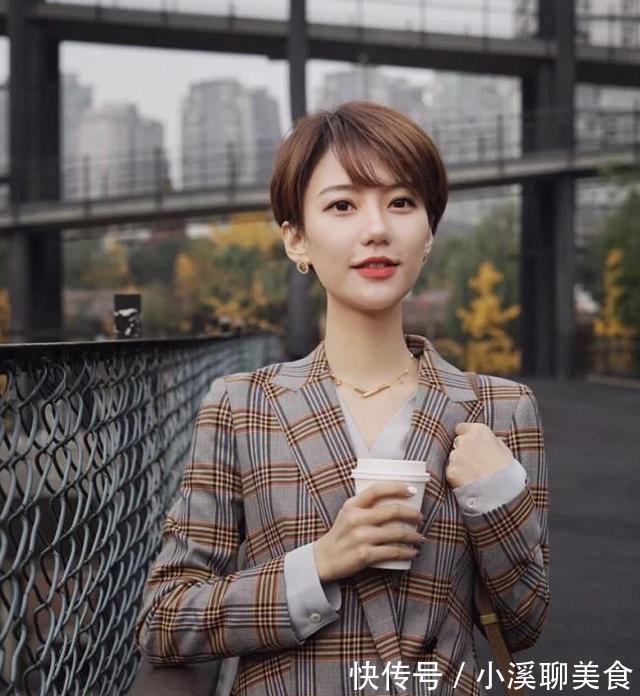 发型 四五十岁的女人,留短不留长,试下面的造型显气质又好看