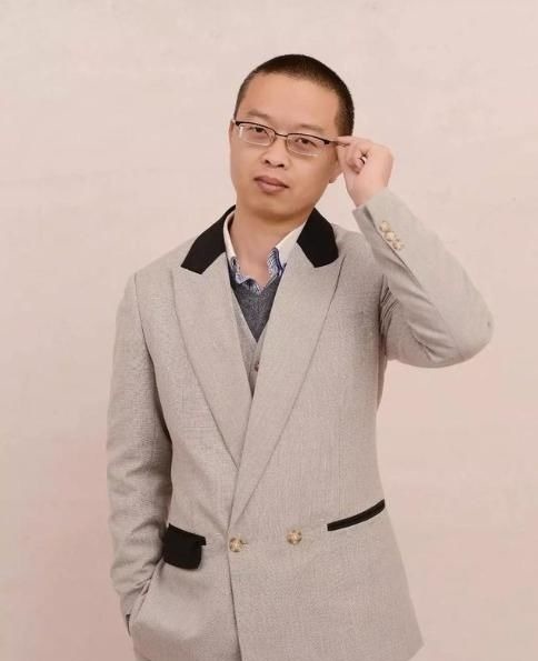 人道至尊!写书11年,中途还曾卖过被子,但他终究成了最顶级网文大神作家