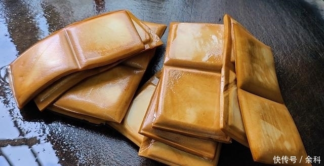 几块钱|几块钱的香干,和蒜苗、猪肉简单一炒,出锅下饭又美味