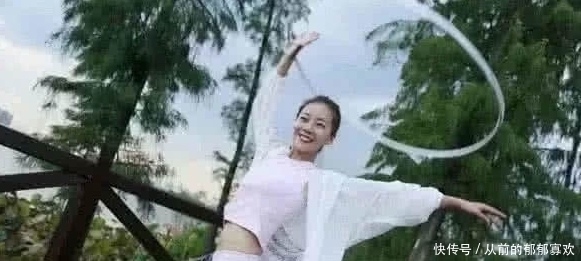 大长腿|吉尼斯之最:世界上最小的饺子,连塞牙缝都不够,最后让多少女性羡慕