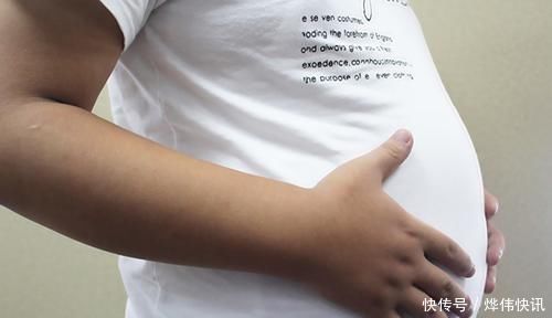 特征|男人老没老，别只看年龄，身上有这些特征，应该要服老了