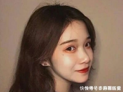 初中女生自以为“很美”的3种行为,但是在男生眼里,简直毫无美感