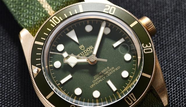 腕表|为何我们总爱绿表？品鉴帝舵碧湾1958型18K腕表