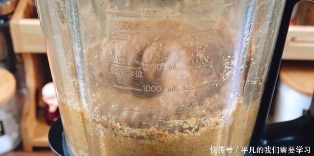 芝麻酱怎么做，做法真简单，只需1斤白芝麻，做啥都好吃！