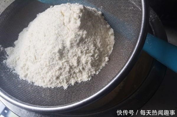 做蛋糕就要用烤箱教你一款无油小蛋糕,保证好吃到不想停