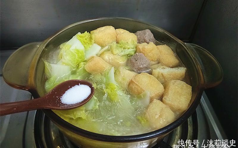 天凉时,炖一锅白菜丸子粉丝汤吧,温暖又开胃