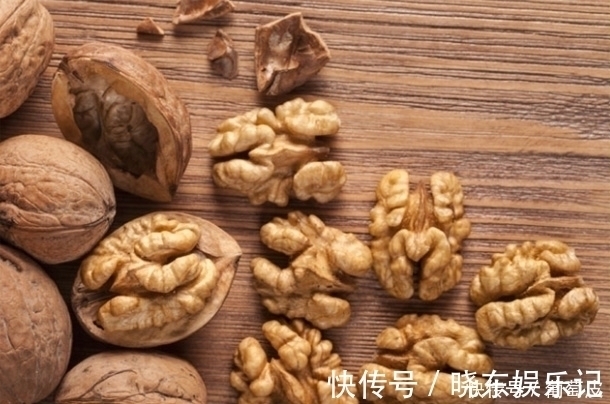 补脑|核桃什么时间吃“最补脑”很多人都在“瞎吃”，你吃对了吗？