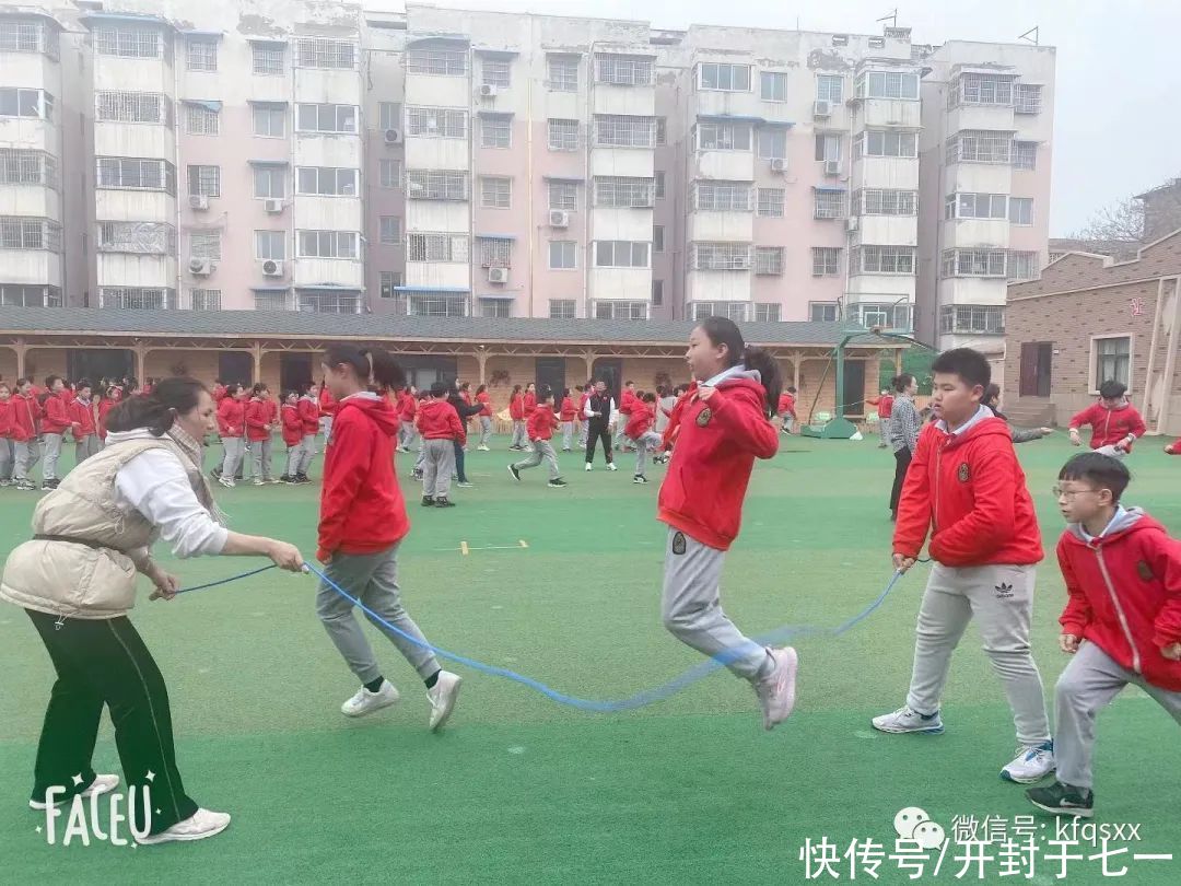 开封市求实小学：跳绳 还得看我的