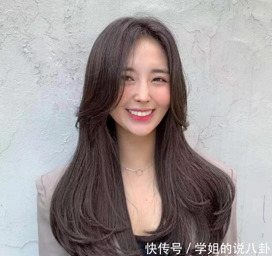 发尾|不用打理都好看的4种发型,简约时尚又减龄,衬托五官又显脸小