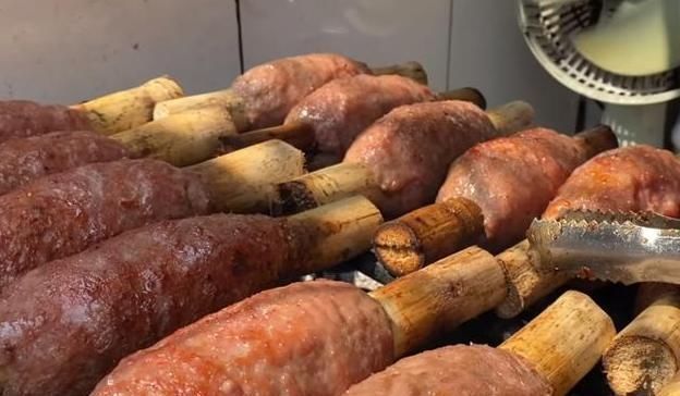 甩卖|大妈甩卖“大棒肉”,12元一个,每天只卖50个,顾客抢都抢不到