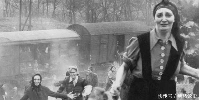 希特勒|1936年老照片,没有对希特勒举纳粹礼的工人,后来怎么样了?