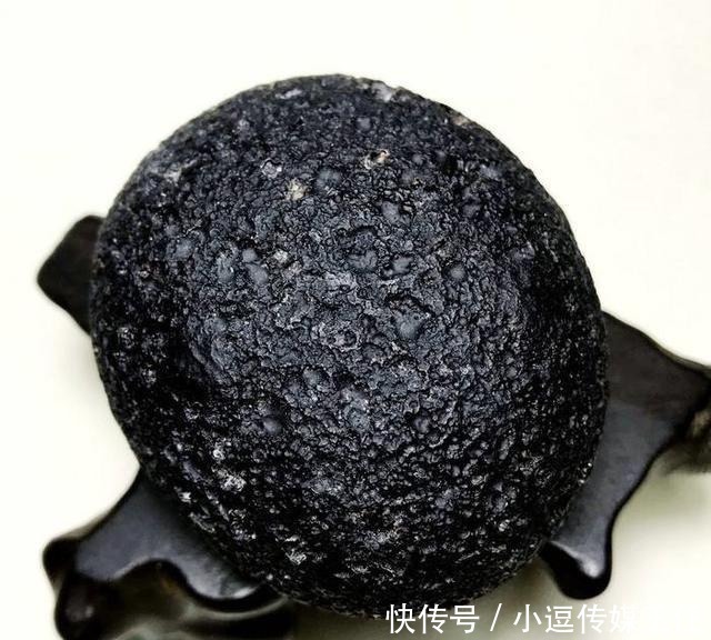 史上第一位被陨石砸中的人,本可以一夜暴富,却因贪婪自食恶果!