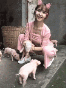 |搞笑GIF: 这也太神奇了吧 女友的鞋袜是怎么脱成这样的?