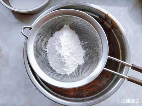  不难|一个巧克力布朗尼蛋糕居然要100块，其实不难，其实自己在家做蛋糕也很简单，真实惠