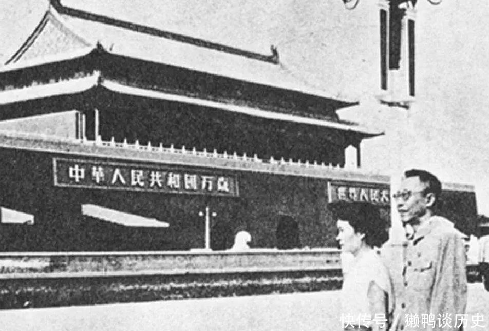 法庭|晚清最后一位皇帝溥仪老照片在法庭上被训话,带妻子游故宫