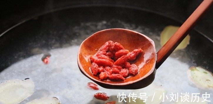 奶奶|生姜加鸡蛋,太实用了,邻居奶奶用了几十年的方法,长见识