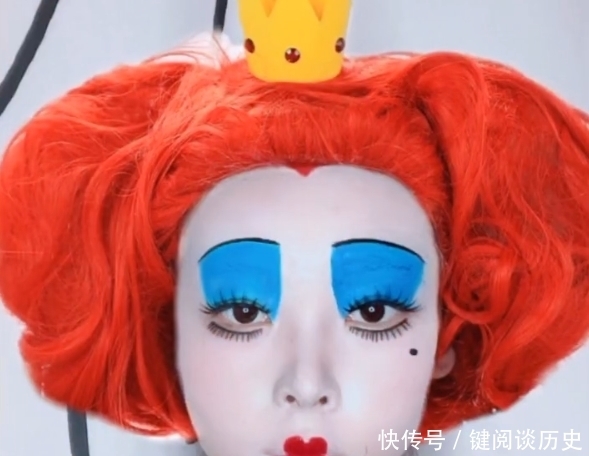 化妆|女生脸上画“红皇后”仿妆,开始被说老套路了,看到成品:电影你来演!