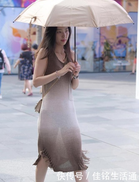 气质|渐变色的无袖裙就是美,纱网材质在夏季清爽又有轻熟气质