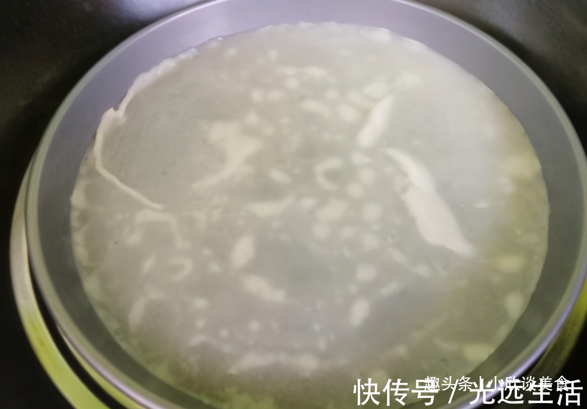搅拌均匀|想吃凉皮不用买了!教你做“懒人凉皮”,不洗面不用蒸2分钟出锅
