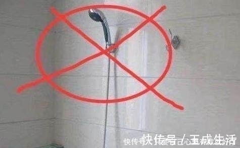 卫生间|越来越少人卫生间挂墙式花洒,流行这种新型花洒,想拆了我家重装
