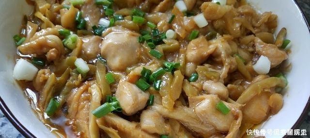 我家鸡腿从不红烧、加2包榨菜、不加一滴水,上桌就被吃光光