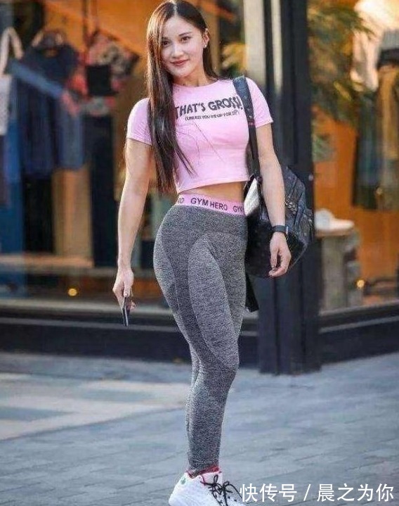 小蛮腰 微胖的打底裤优雅女孩,网友:紧致有力修饰腿型!