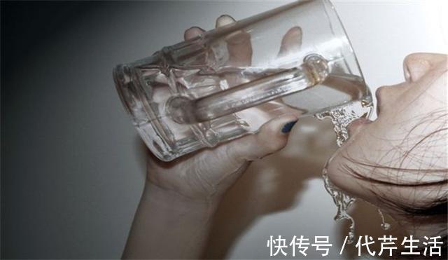 头晕|血液粘稠的人，晨起后往往会有3个症状，如果你有要多喝1种水