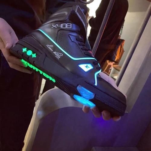 太朋克了!路易威登LV"蛇+骷髅"腕表曝光,发售定价332万!