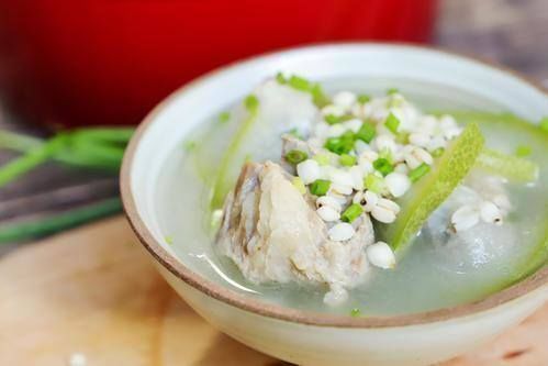 夏天湿气太重,多喝这碗“汤”,祛湿消肿还解馋,皮肤红润气色好